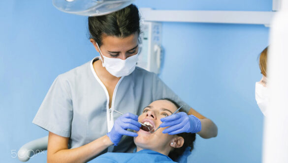 Implanturi Dentare